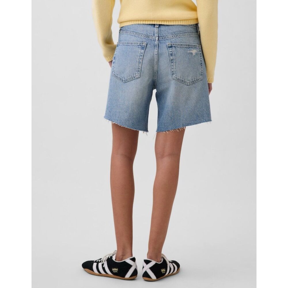 GAP 8" Mid Rise Loose Denim Bermuda Shorts Light indigo Cotton Size 29 Petite - Picture 4 of 9